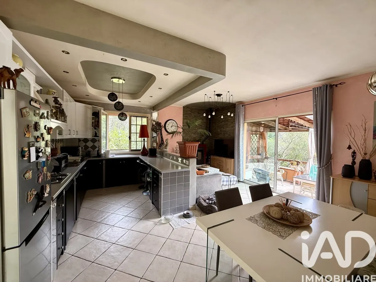 Casa a Ventimiglia — foto 1 di 17